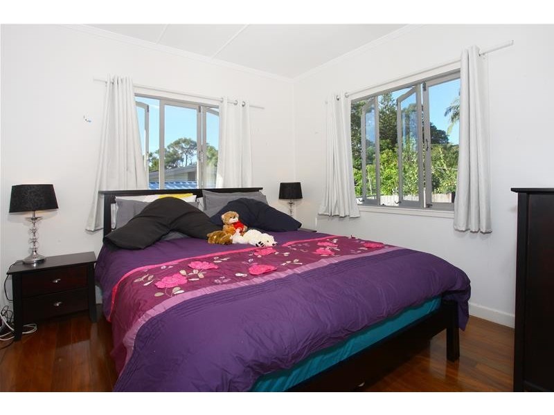 8 Schilling Street, Southport QLD 4215