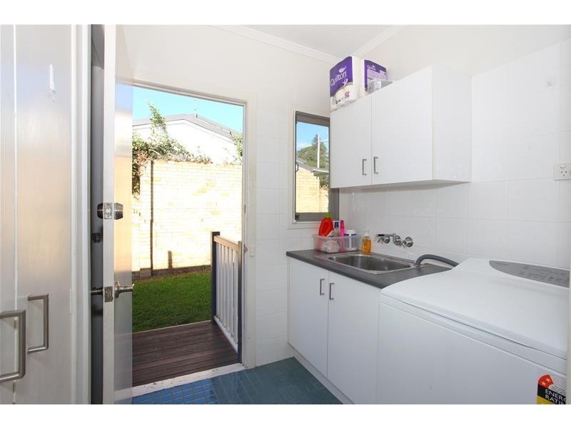 8 Schilling Street, Southport QLD 4215