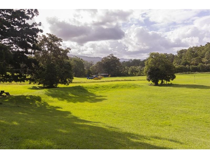 111 Clagiraba Road, Clagiraba QLD 4211