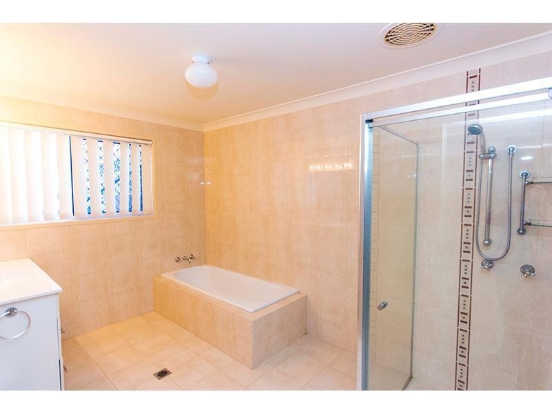 5 Kilmarnock Close, Highland Park QLD 4211