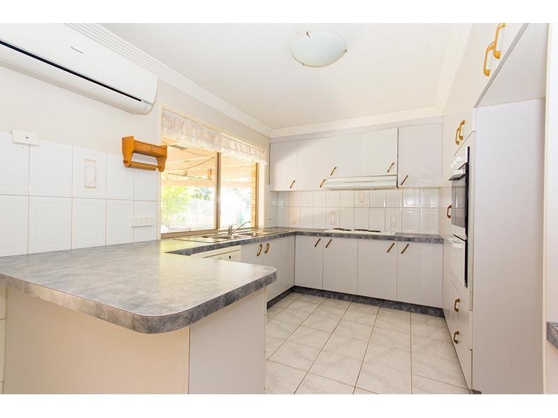 124 Macquarie Avenue, Molendinar QLD 4214