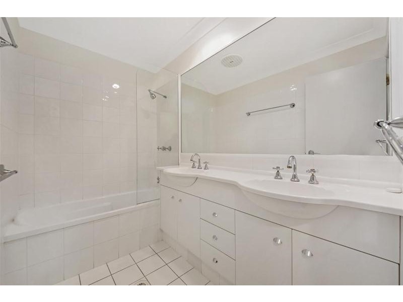 25/2 Ridgeline Way, Highland Park QLD 4211