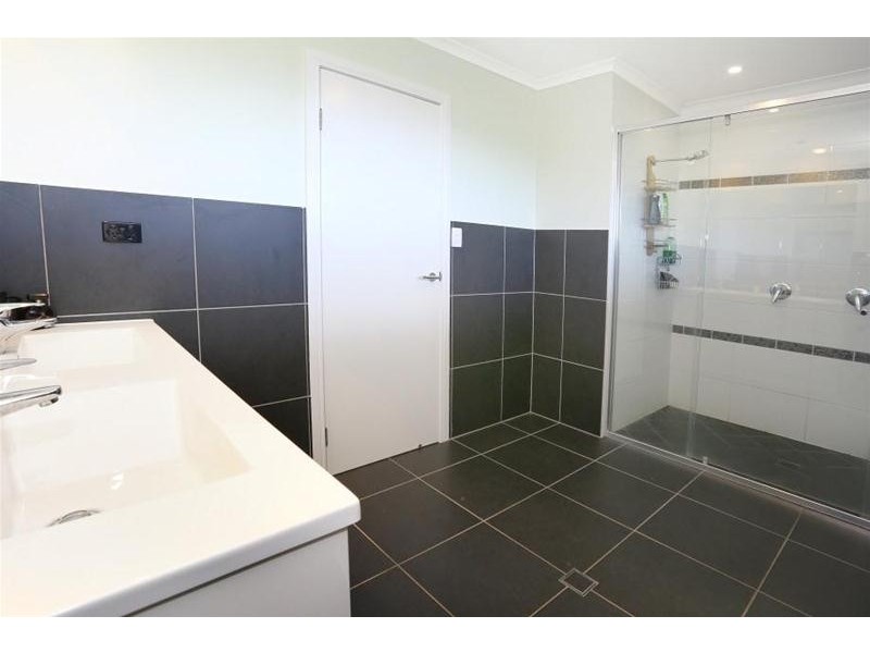 33 Jackaroo Crescent, Gilston QLD 4211