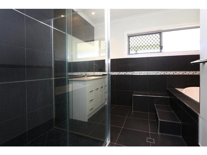 33 Jackaroo Crescent, Gilston QLD 4211