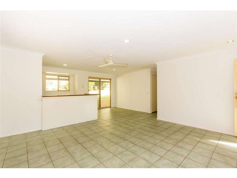 2/16 Lauder Court, Highland Park QLD 4211