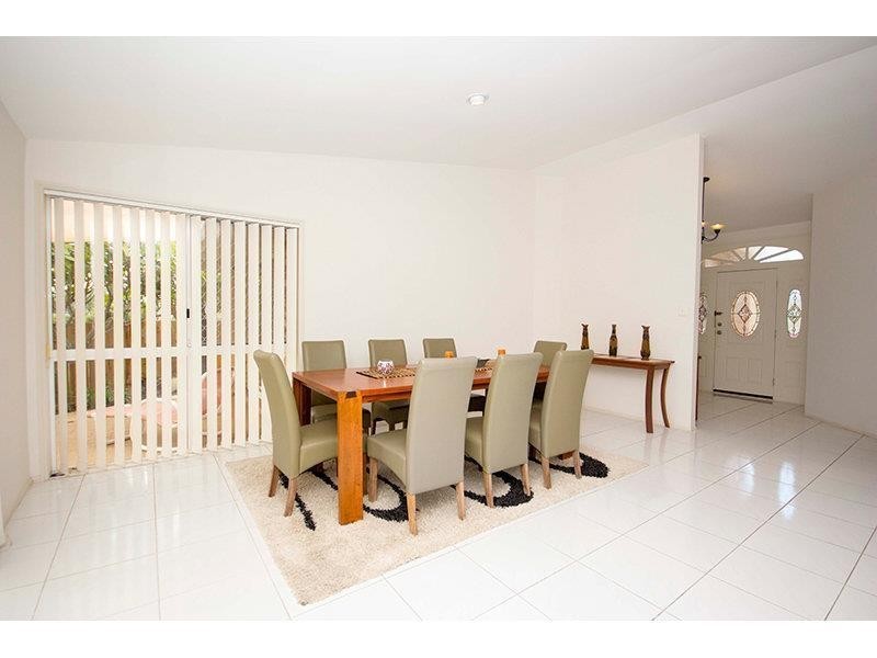 186 Alexander Drive, Highland Park QLD 4211