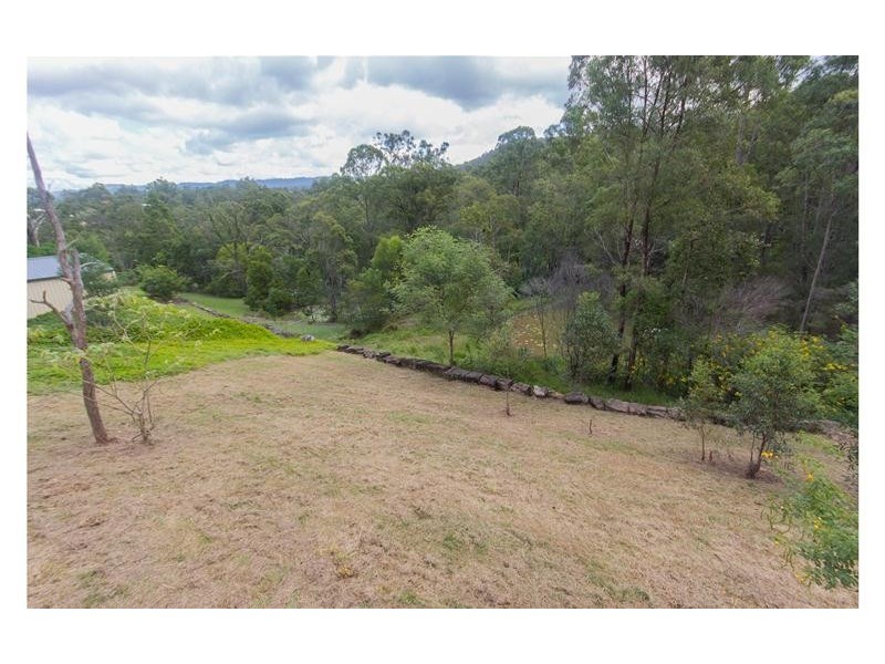 8 Carole Drive, Nerang QLD 4211