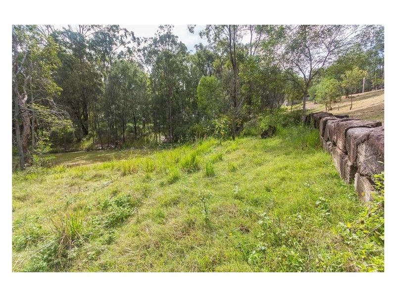 8 Carole Drive, Nerang QLD 4211