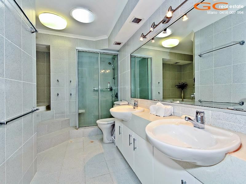 1/3 Marina Crescent, Hollywell QLD 4216