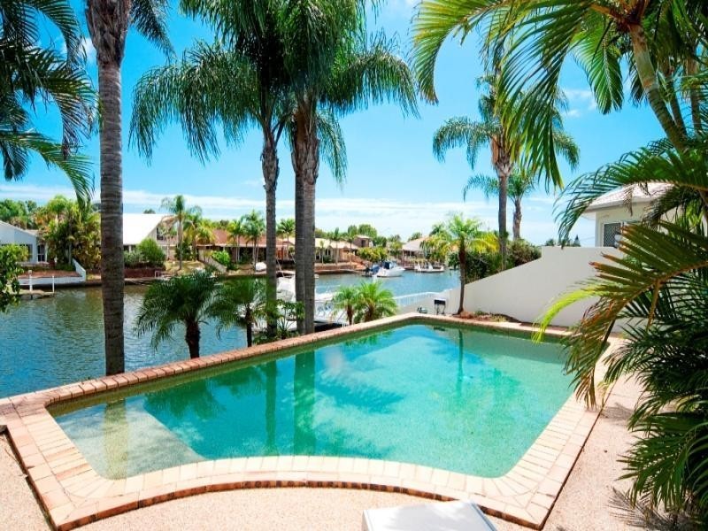 55 Pebble Beach Drive, Runaway Bay QLD 4216