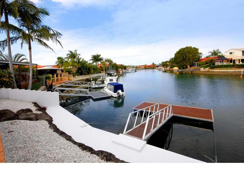 24 Pebble Beach Drive, Runaway Bay QLD 4216