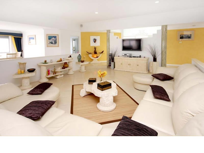 24 Pebble Beach Drive, Runaway Bay QLD 4216