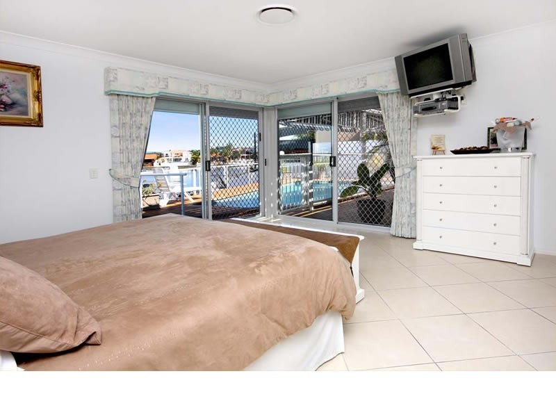 24 Pebble Beach Drive, Runaway Bay QLD 4216