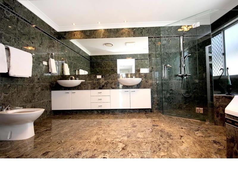 24 Pebble Beach Drive, Runaway Bay QLD 4216