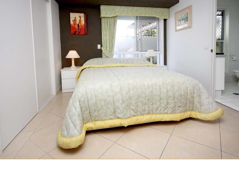 24 Pebble Beach Drive, Runaway Bay QLD 4216