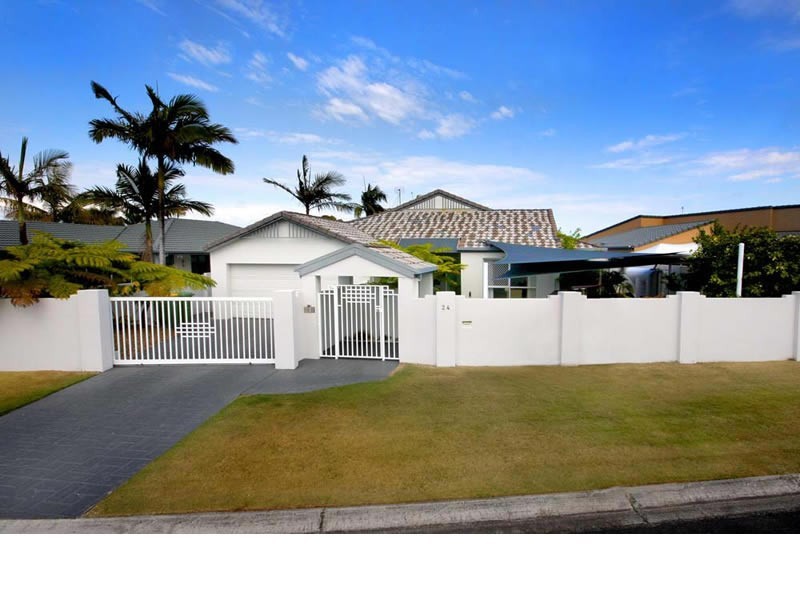 24 Pebble Beach Drive, Runaway Bay QLD 4216