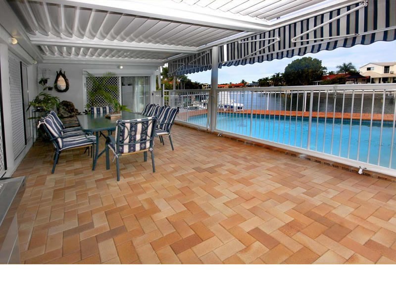 24 Pebble Beach Drive, Runaway Bay QLD 4216