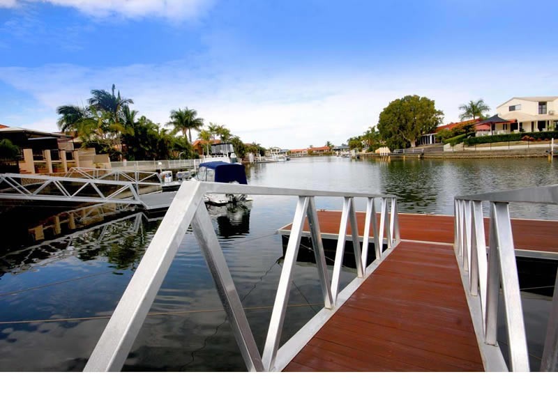 24 Pebble Beach Drive, Runaway Bay QLD 4216