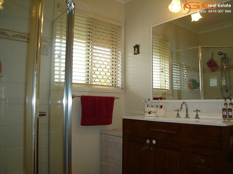 5 Corringle Close, Helensvale QLD 4212