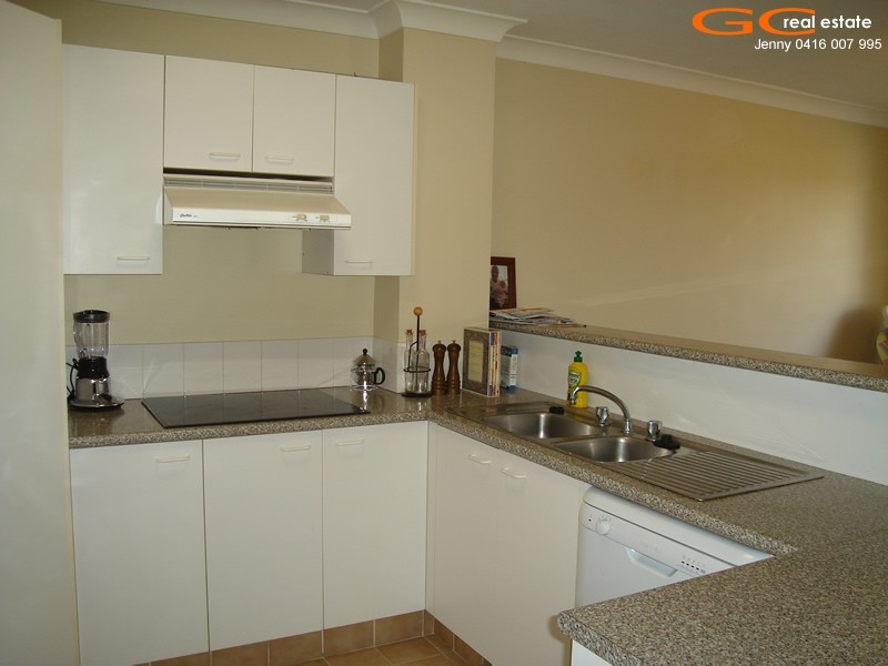 8/65 Bayview Street, Runaway Bay QLD 4216