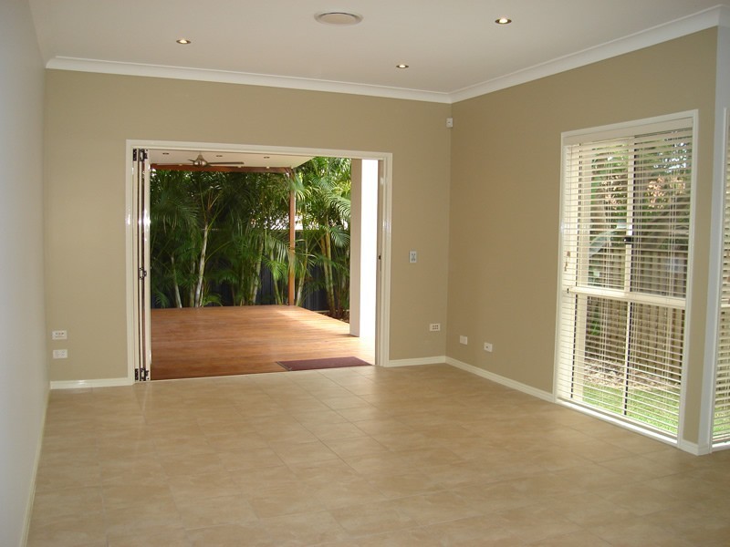 2/32 Middle Street, Labrador QLD 4215