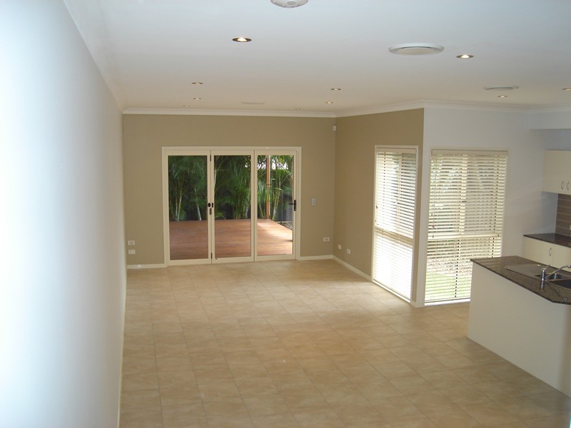 2/32 Middle Street, Labrador QLD 4215