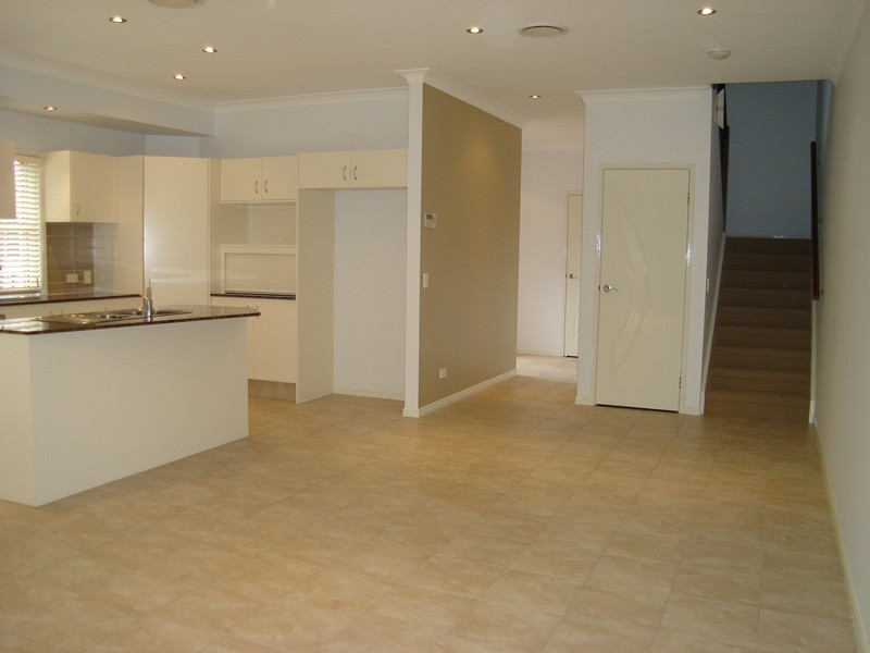 2/32 Middle Street, Labrador QLD 4215