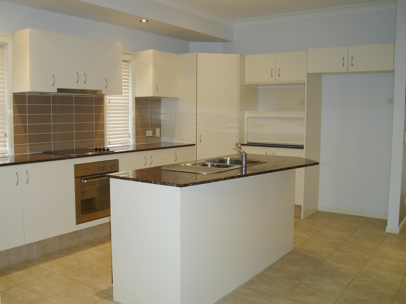 2/32 Middle Street, Labrador QLD 4215