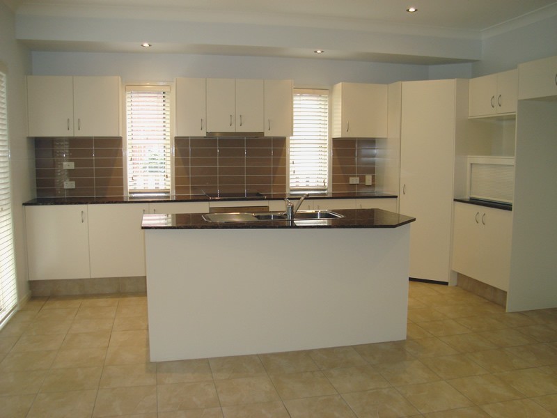 2/32 Middle Street, Labrador QLD 4215