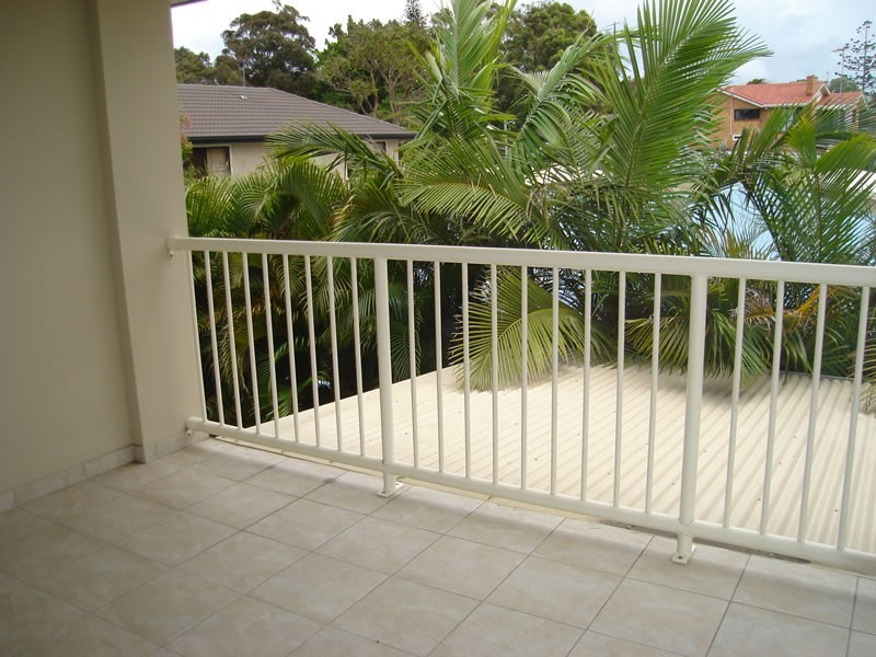 2/32 Middle Street, Labrador QLD 4215