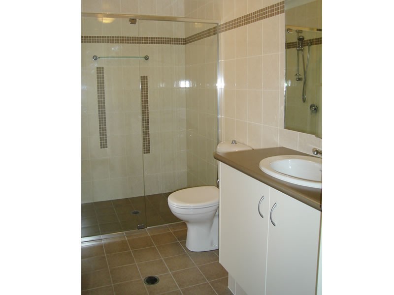 2/32 Middle Street, Labrador QLD 4215