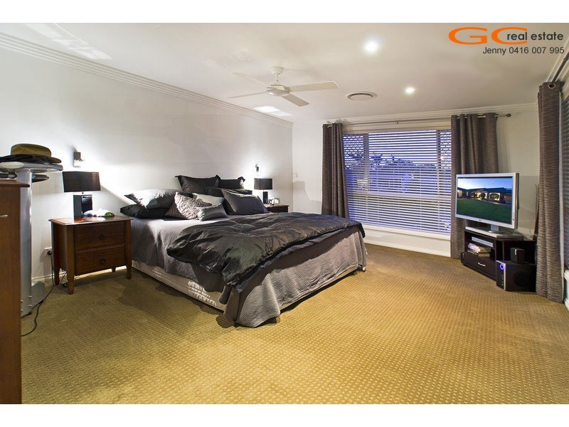 39 Pebble Beach Drive, Runaway Bay QLD 4216