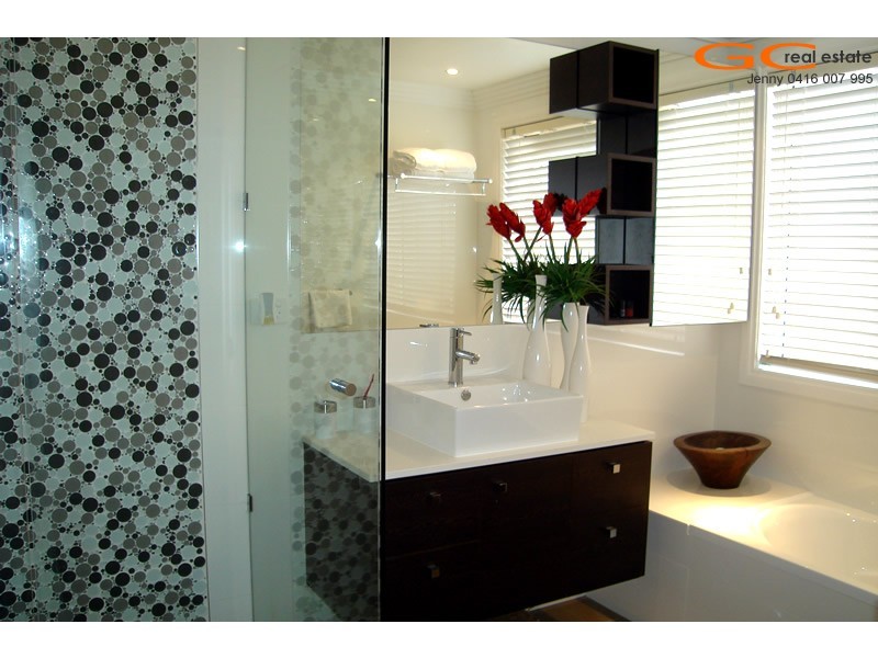 39 Pebble Beach Drive, Runaway Bay QLD 4216