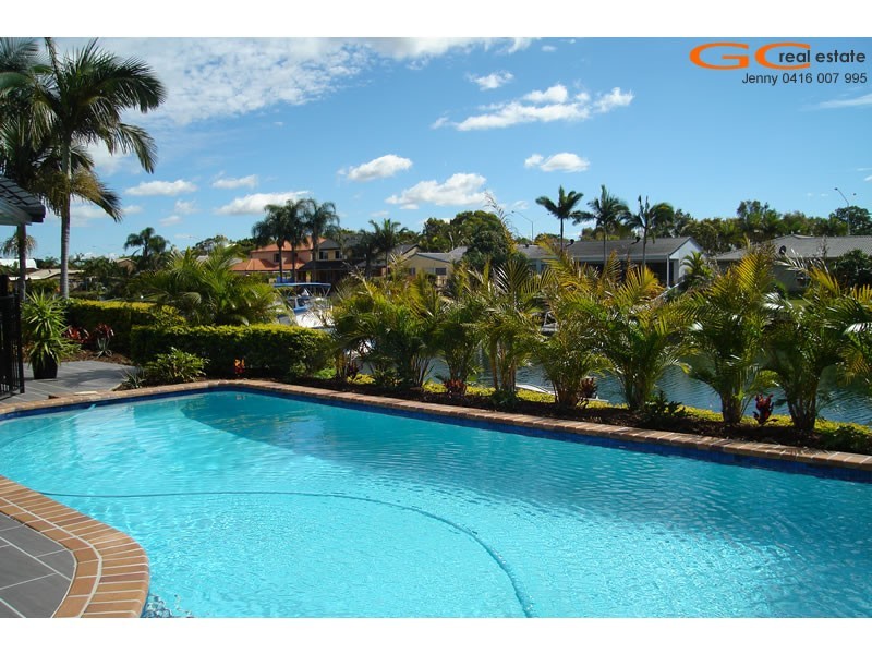 39 Pebble Beach Drive, Runaway Bay QLD 4216