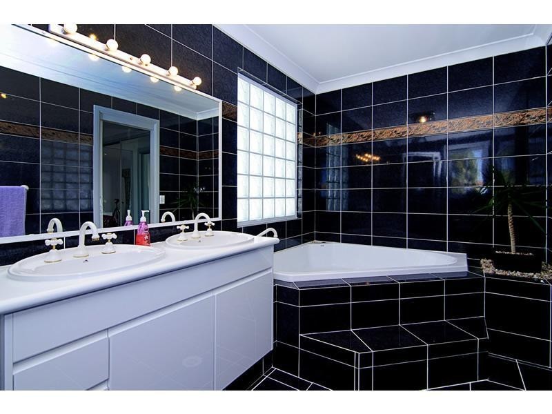 28 Sundance Way, Runaway Bay QLD 4216