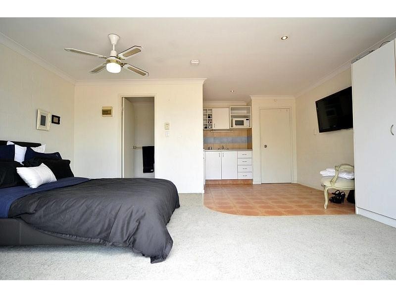 13/16 Abalone Avenue, Paradise Point QLD 4216