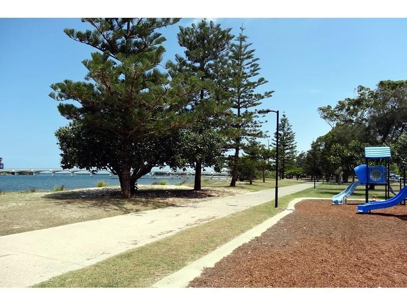 13/16 Abalone Avenue, Paradise Point QLD 4216