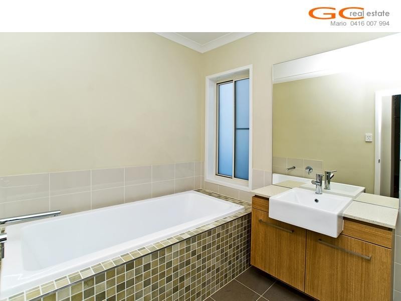 52 Rhodium Crescent, Hope Island QLD 4212