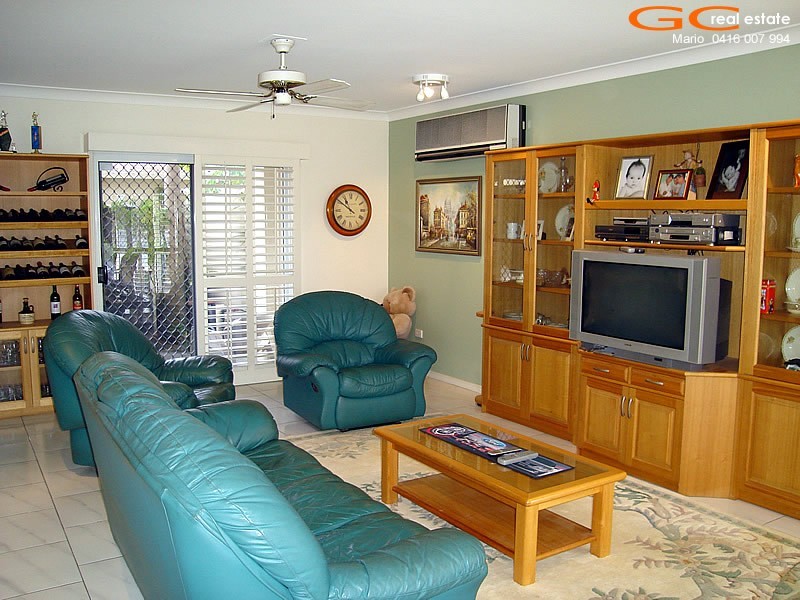 70 Pebble Beach Drive, Runaway Bay QLD 4216