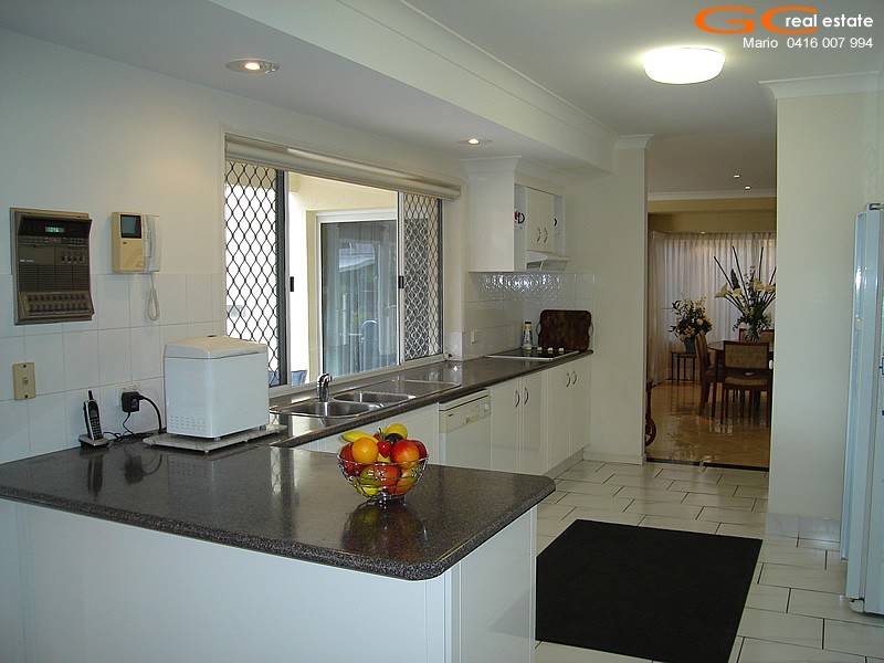 70 Pebble Beach Drive, Runaway Bay QLD 4216