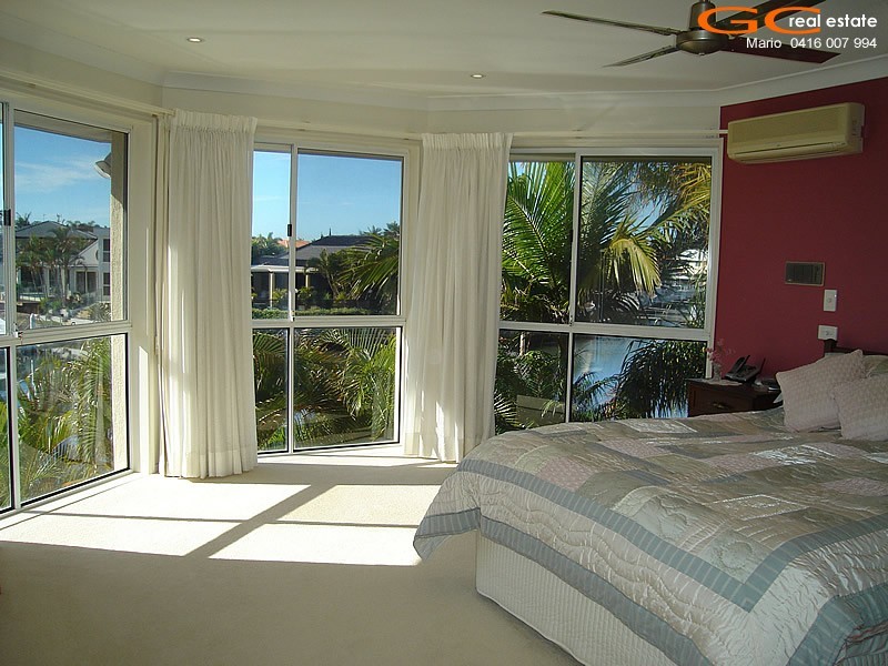 70 Pebble Beach Drive, Runaway Bay QLD 4216