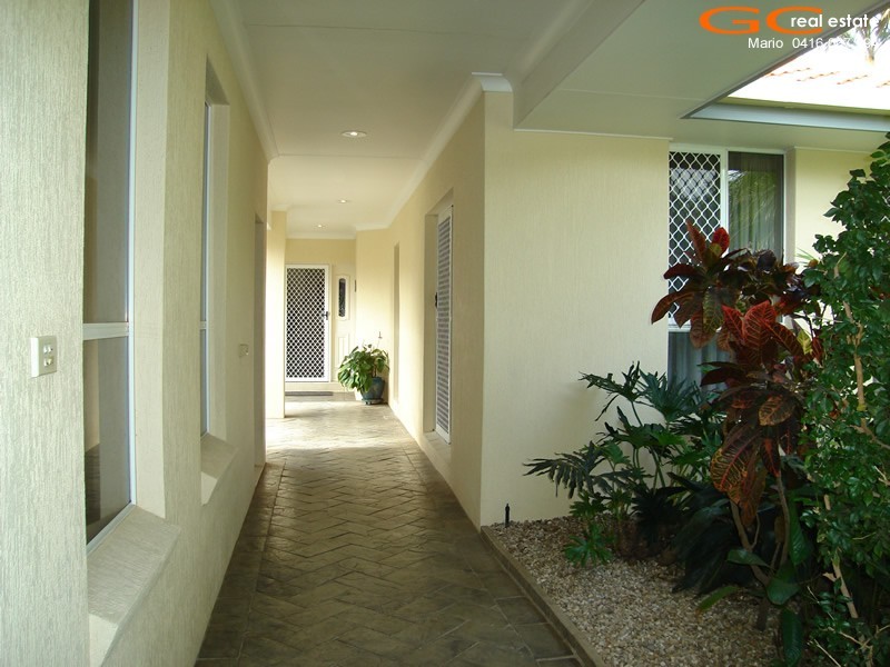 70 Pebble Beach Drive, Runaway Bay QLD 4216