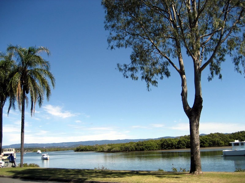 4 Tallara Street, Coombabah QLD 4216