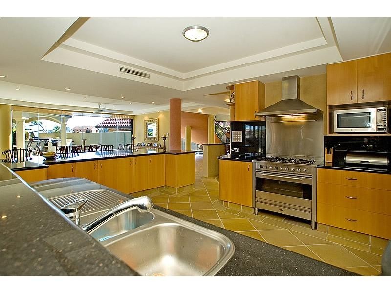 9 Van Diemen Place, Hollywell QLD 4216