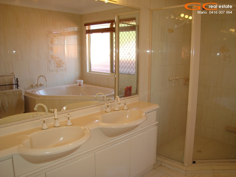 17 Magellan Avenue, Hollywell QLD 4216