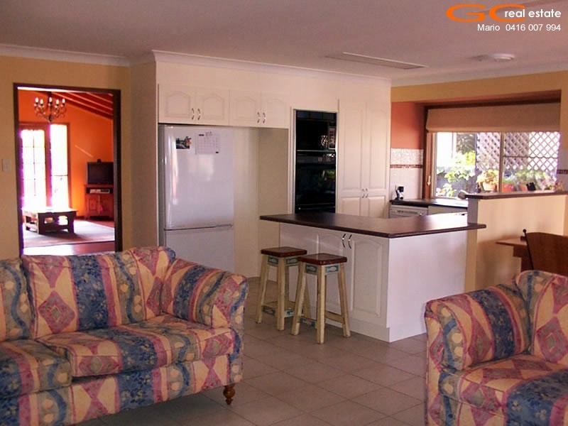 25 Seaspray Street, Paradise Point QLD 4216