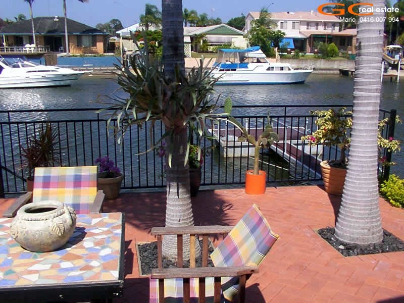 25 Seaspray Street, Paradise Point QLD 4216