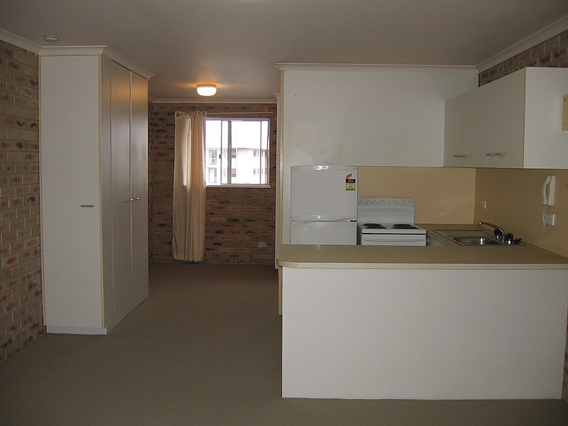 4 Brighton Street, Biggera Waters QLD 4216