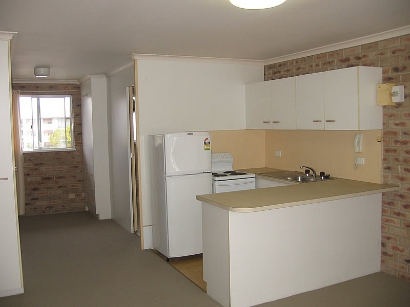 4 Brighton Street, Biggera Waters QLD 4216