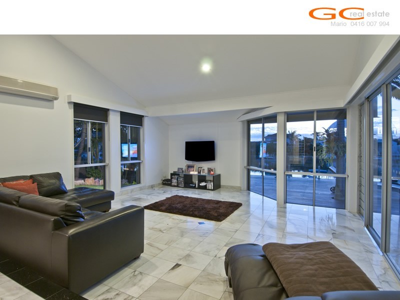 172 Morala Avenue, Runaway Bay QLD 4216